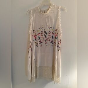 POL - Sleeveless Tunic w/Multicolor Floral Embroidery